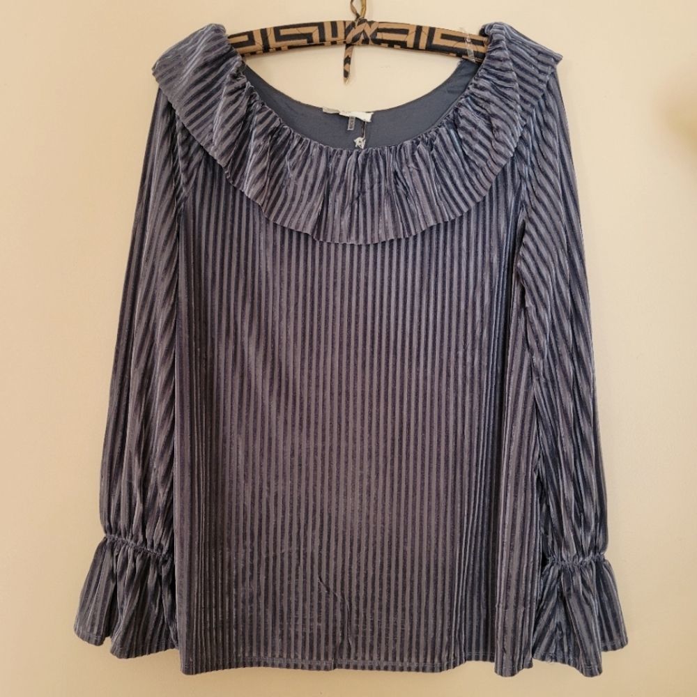 Entro Gray Ribbed Ruffle Top